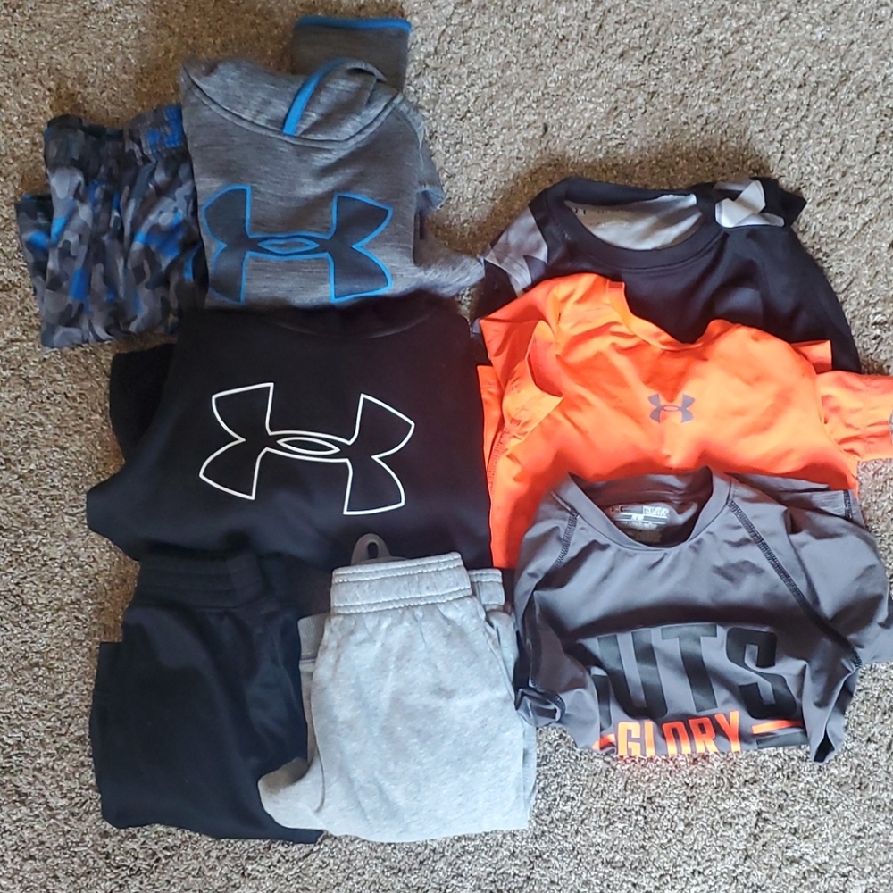 Boys size XS (4-6) Under Armour Lot